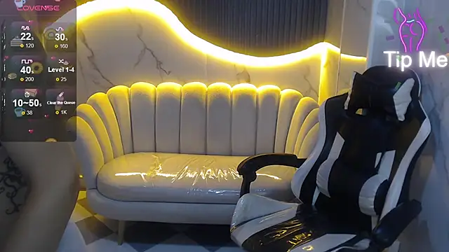 Eilyn love b online show from October 2025 12:47:01 PM