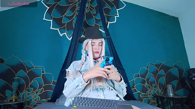 TylerJhonson online show from September 2025 01:00:01 PM