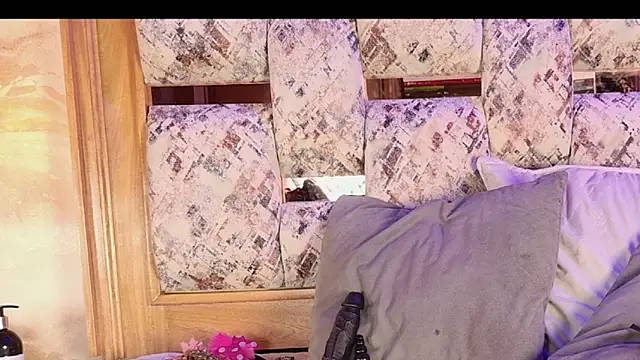 julyana mendez online show from October 2025 07:11:02 PM