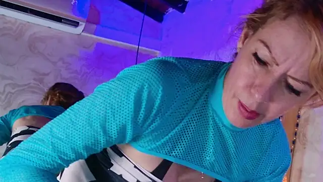 julyana mendez online show from October 2025 08:30:01 PM