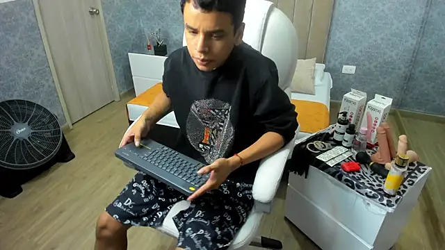 Xavier fox  online show from September 2025 04:14:02 AM