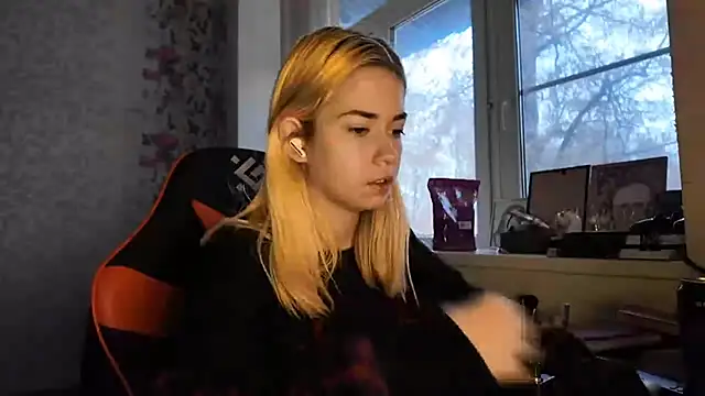 Witching Moon online show from November 2025 07:30:01 AM