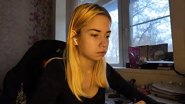 Witching Moon online show from December 2025 07:35:01 AM