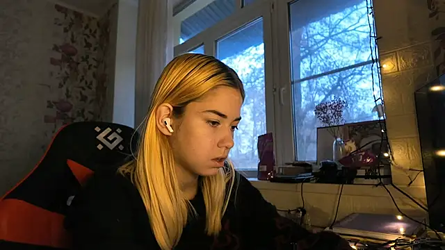 Witching Moon online show from December 2025 07:47:02 AM