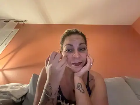 Snapshot of minettedusud chatting on September 2025 08:33:02 PM minettedusud online show from September 2025 08:33:02 PM