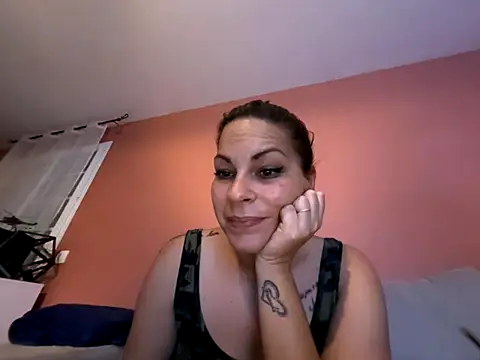 Snapshot of minettedusud chatting on November 2025 09:48:02 PM minettedusud online show from November 2025 09:48:02 PM