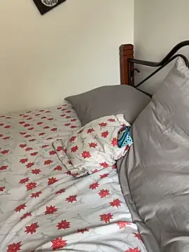 Thegirlofthe1000counts online show from September 2025 06:32:02 PM