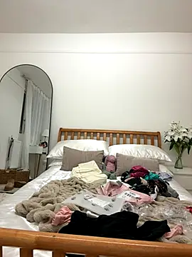 Snapshot of MilaRenee chatting on October 2025 06:19:02 PM MilaRenee online show from October 2025 06:19:02 PM