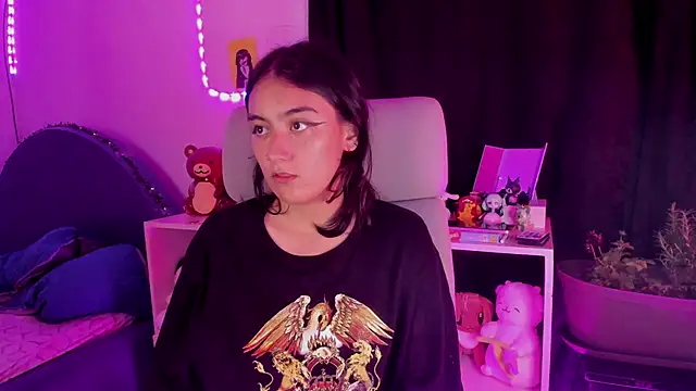 Snapshot of namiiwhite chatting on October 2025 12:43:01 AM namiiwhite online show from October 2025 12:43:01 AM