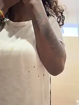 EmilyKisx online show from October 2025 01:33:02 PM