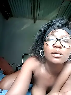 Snapshot of AngelaZamera chatting on November 2025 09:21:01 AM AngelaZamera online show from November 2025 09:21:01 AM