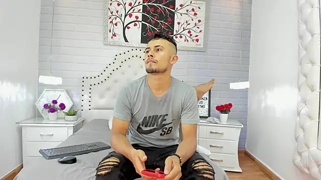 Valentiinoss online show from November 2025 08:09:02 PM