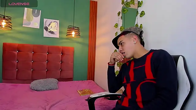 Aisha andy online show from October 2025 03:42:01 AM