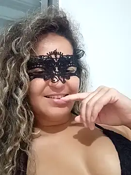 RaphinhaSanches online show from November 2025 01:00:02 PM