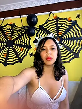 Esmeraldagh  online show from October 2025 11:43:02 AM