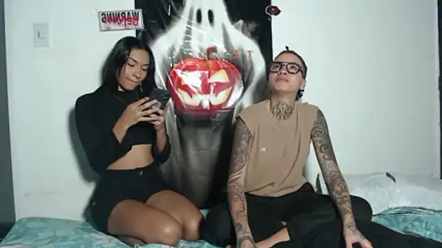 Snapshot of ParisAndVi chatting on October 2025 02:03:02 AM ParisAndVi online show from October 2025 02:03:02 AM