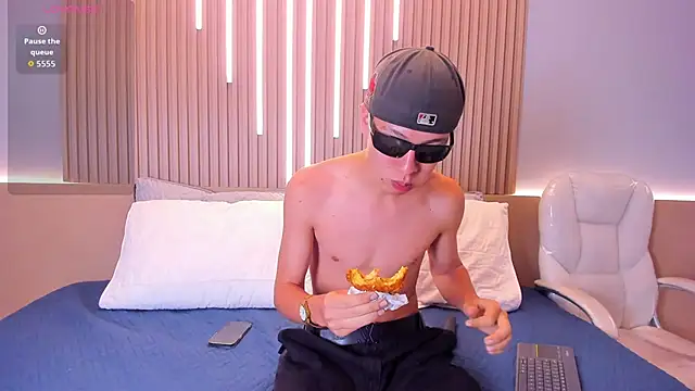 Abraham horny18 online show from October 2025 10:30:01 AM