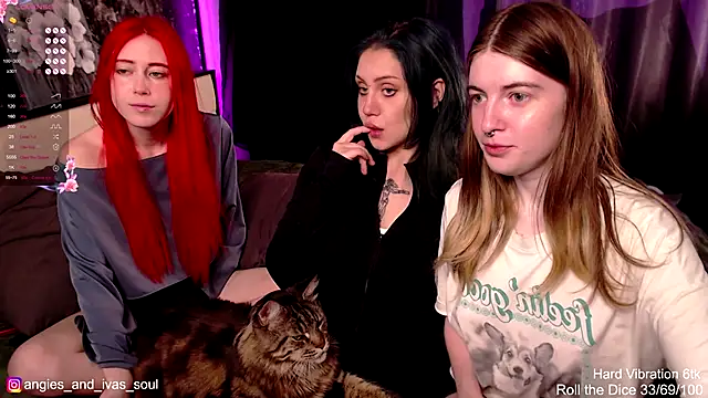 Snapshot of Threesomebabes chatting on October 2025 09:17:02 AM Threesomebabes online show from October 2025 09:17:02 AM