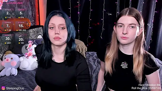 Snapshot of Threesomebabes chatting on October 2025 10:27:02 AM Threesomebabes online show from October 2025 10:27:02 AM