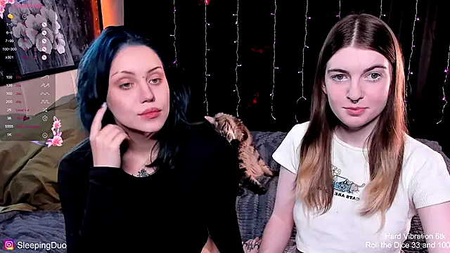 Snapshot of Threesomebabes chatting on November 2025 01:01:02 PM Threesomebabes online show from November 2025 01:01:02 PM