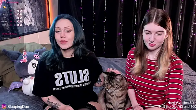 Snapshot of Threesomebabes chatting on November 2025 12:04:01 PM Threesomebabes online show from November 2025 12:04:01 PM