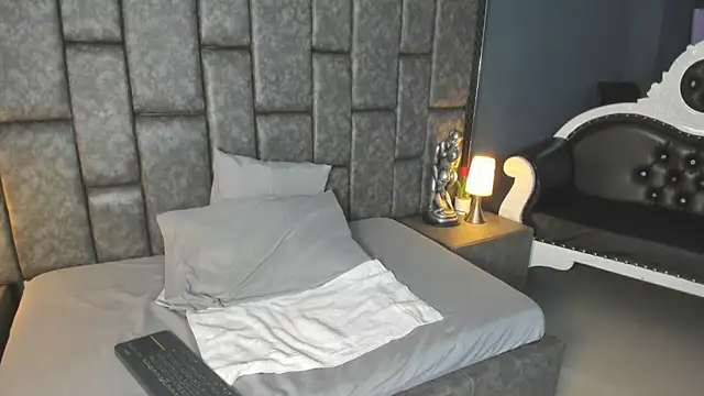 becca scotts online show from October 2025 12:05:01 PM