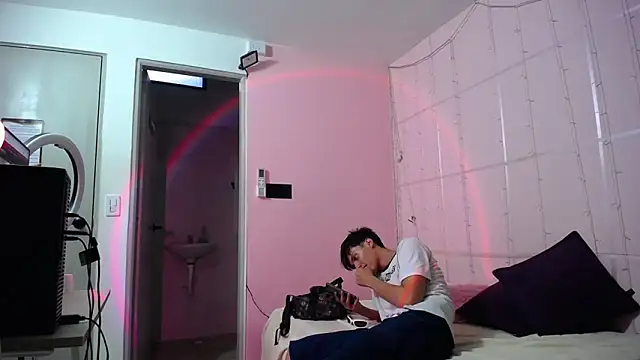 Justin gray  online show from October 2025 08:39:02 PM