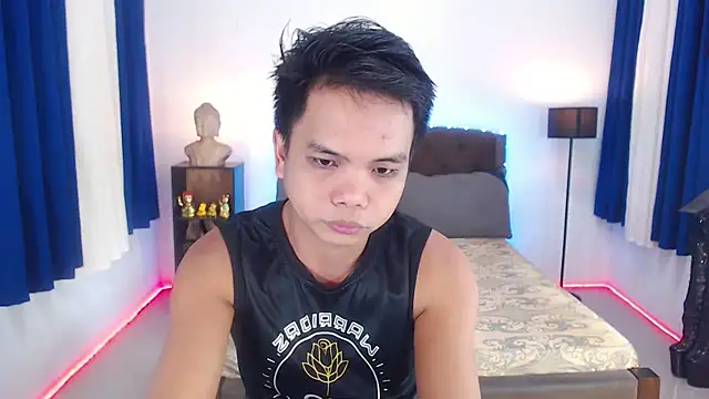 Snapshot of XExtraServiceManX chatting on October 2025 12:28:01 PM XExtraServiceManX online show from October 2025 12:28:01 PM