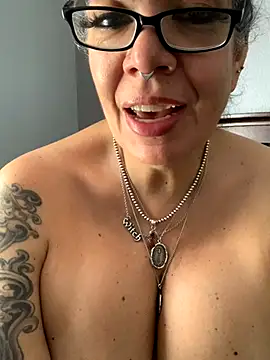 Snapshot of dieseldame1313 chatting on October 2025 05:25:02 PM dieseldame1313 online show from October 2025 05:25:02 PM