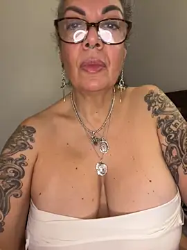 Snapshot of dieseldame1313 chatting on November 2025 12:42:02 AM dieseldame1313 online show from November 2025 12:42:02 AM