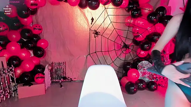 Snapshot of Natti_london chatting on October 2025 08:20:02 PM Natti london online show from October 2025 08:20:02 PM