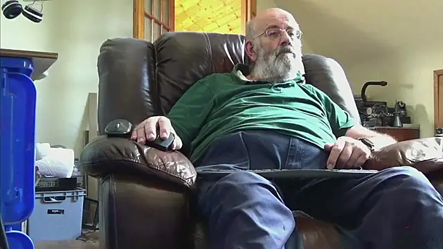 Snapshot of janzer13 chatting on September 2025 01:04:01 PM janzer13 online show from September 2025 01:04:01 PM