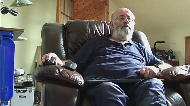 Snapshot of janzer13 chatting on October 2025 12:00:02 PM janzer13 online show from October 2025 12:00:02 PM