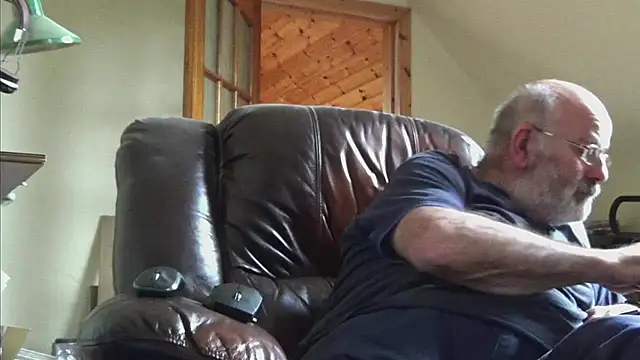 Snapshot of janzer13 chatting on October 2025 01:14:01 PM janzer13 online show from October 2025 01:14:01 PM