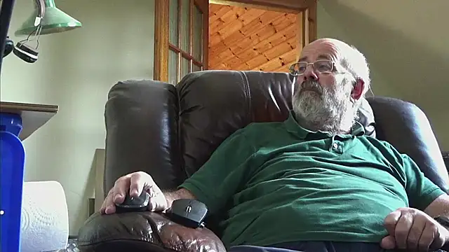 Snapshot of janzer13 chatting on October 2025 12:48:02 PM janzer13 online show from October 2025 12:48:02 PM