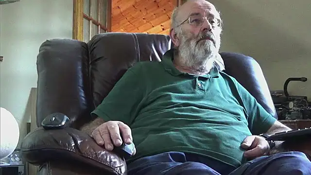 Snapshot of janzer13 chatting on October 2025 02:13:02 PM janzer13 online show from October 2025 02:13:02 PM