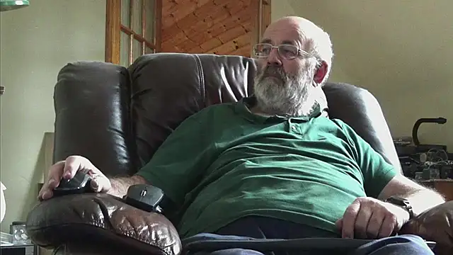 Snapshot of janzer13 chatting on October 2025 02:12:01 PM janzer13 online show from October 2025 02:12:01 PM