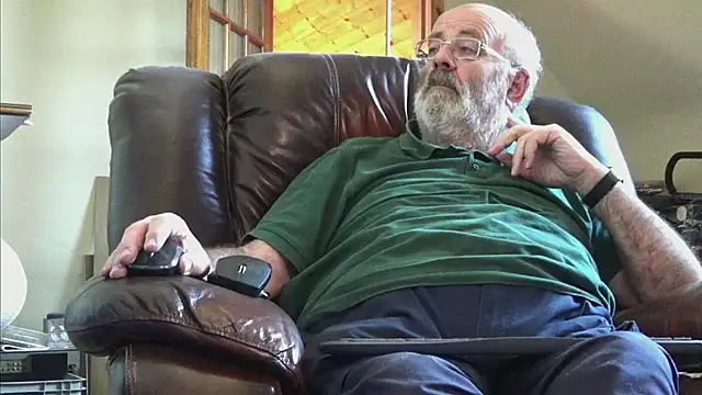 Snapshot of janzer13 chatting on November 2025 02:08:02 PM janzer13 online show from November 2025 02:08:02 PM