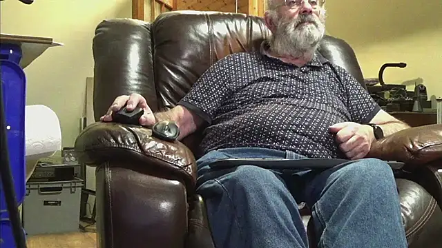 Snapshot of janzer13 chatting on November 2025 06:30:01 PM janzer13 online show from November 2025 06:30:01 PM