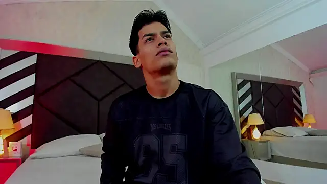 AngeloRogerss online show from September 2025 01:00:01 PM