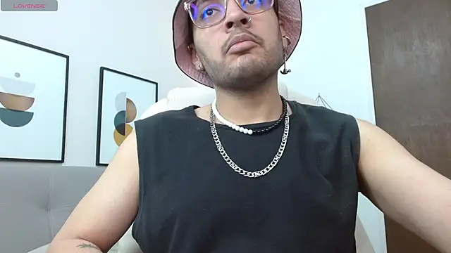 Snapshot of __Damian___ chatting on November 2025 11:27:02 PM Damian online show from November 2025 11:27:02 PM