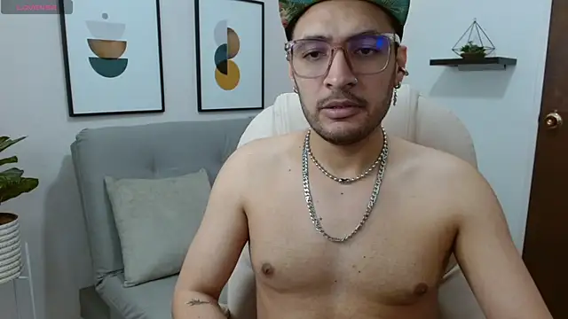 Snapshot of __Damian___ chatting on November 2025 11:03:01 PM Damian online show from November 2025 11:03:01 PM