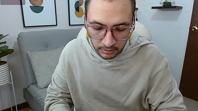 Snapshot of __Damian___ chatting on November 2025 10:43:02 PM Damian online show from November 2025 10:43:02 PM