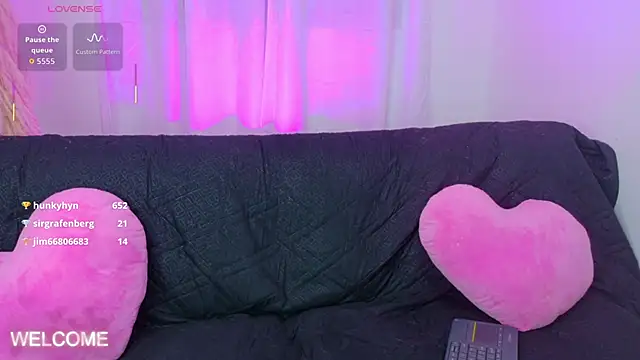 issadora 1 online show from September 2025 04:18:02 PM