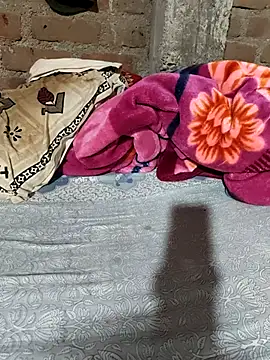 Snapshot of POOJACOUPLE chatting on November 2025 07:43:01 PM POOJACOUPLE online show from November 2025 07:43:01 PM