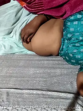 Snapshot of POOJACOUPLE chatting on December 2025 06:34:02 PM POOJACOUPLE online show from December 2025 06:34:02 PM