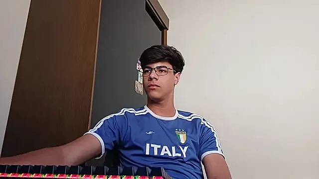 Snapshot of ThbxToyou chatting on October 2025 04:05:01 PM ThbxToyou online show from October 2025 04:05:01 PM