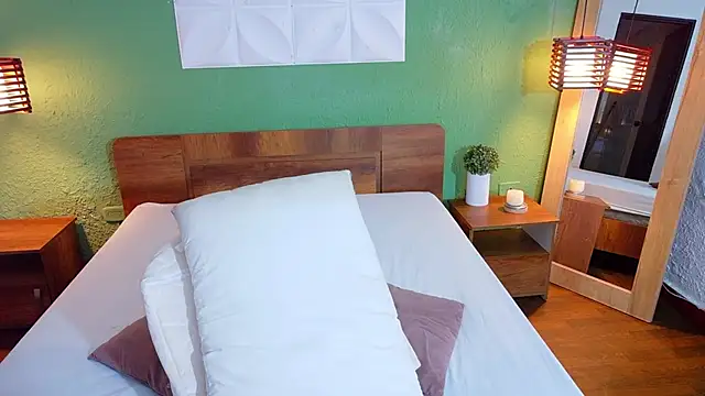 Chocolatte dreams online show from September 2025 12:49:02 PM