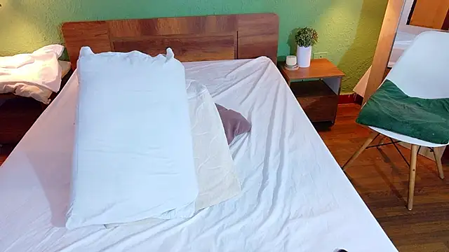 Chocolatte dreams online show from September 2025 01:14:02 PM