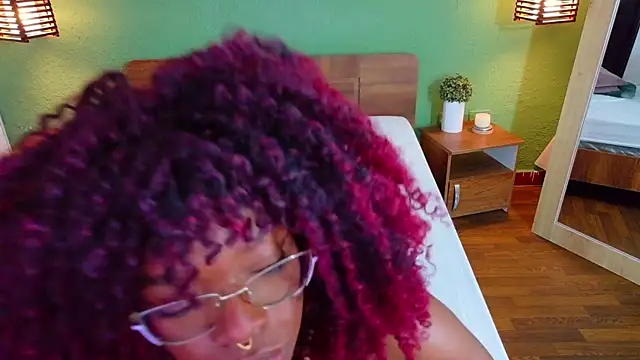 Chocolatte dreams online show from October 2025 01:54:01 PM